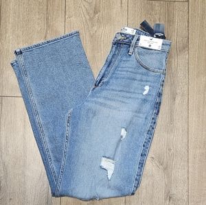 NWT'S- HOLLISTER - Curvy Ultra High Rise VintagecStretch Dad Jean - size 3/26